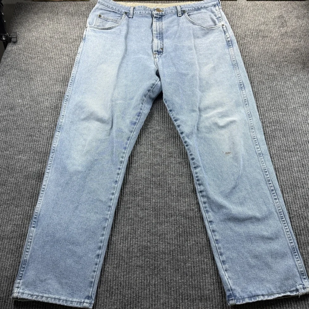 Wrangler Jeans Mens 36x30 Light Wash Blue Straight Leg Denim Casual Pants